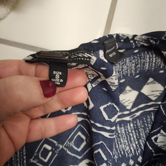 Miss Me Sheer Blue Geometric Tribal Beading on Sleeve Top Women's Small Oversize - Picture 4 of 7